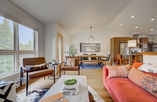 Big Sky Condo | 10-minutes to Ski Resort, 2.5-Bedroom, Mountain Views, Hot Tub/Sauna