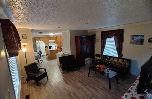 Cedar Lane House | 10 minutes to the beach! Cozy mobile home in the quiet country!