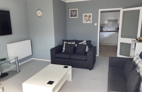 Hythe Apartment | 10 minutes to the euro tunnel. Lovely 1 bedroom annexe, sleeps 4, pet friendly
