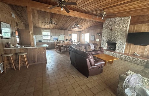 D'Hanis Cabin | 10+ near Hondo in D’Hanis TX.