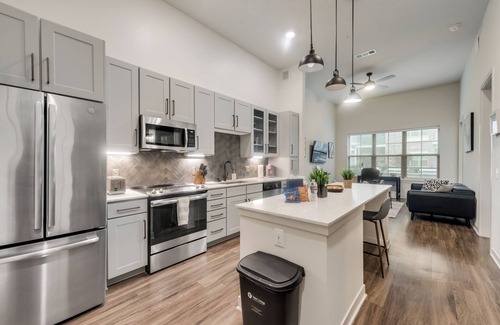 Addison Apartment | 10% Off Luxe 1BD Pool Beltline Rd - Addison