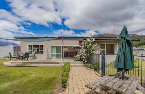 Omarama House | 10 on TEAL HOLIDAY HOME