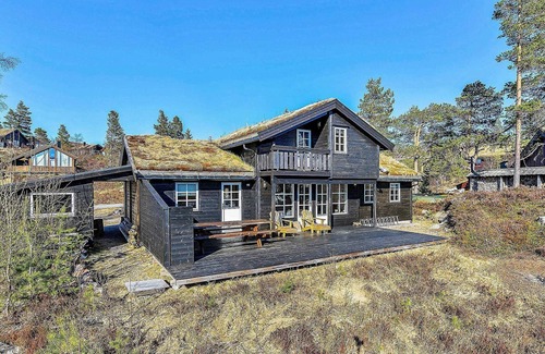 Tjaldal House | 10 person holiday home in ÅSERAL