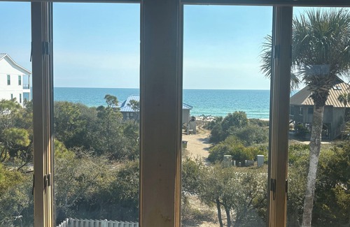 Treasure Beach Village House | 100+ 5 Star reviews! New TimberTech decking, railing, seating. Fantastic views!