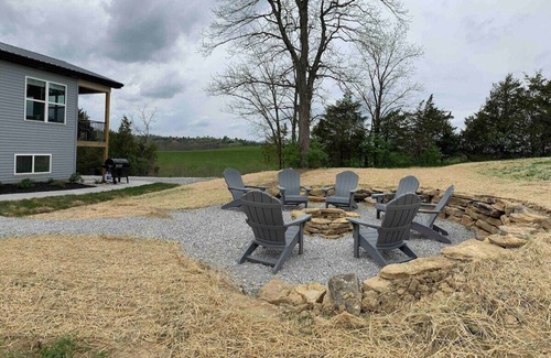Williamstown House | 100 Acre Relaxing Retreat Near ARK- The Woodlands