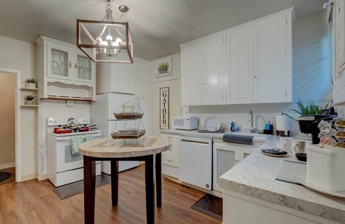 West University House | $100 Discount~Historic Stone House~Reno~UNR~Family
