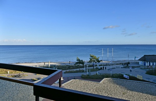 Scharbeutz Apartment | 100% lake view directly on the spa promenade!