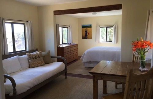 Canoncito House | 100-Mile Views on the Turquoise Trail - Casa Kachina Guest House