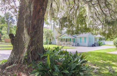 Savannah House | 100" Projector, Marsh Views, Full Coffee Bar, Pool/Ping Pong Game Room