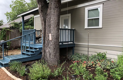 Westfield House | 100-year old bungalow in the heart of the City, walking distance to Zilker Park!