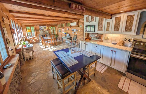 Dahlonega House | 100 Year Old Cabin on the Chestatee River, wineries, tubing, fishing and more