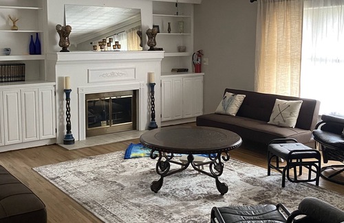 Newell House | 100 year old farmhouse in small town