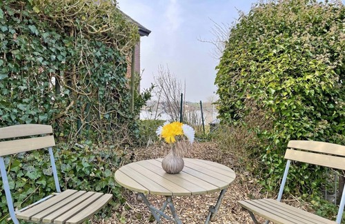 Ruckeberg House | 100m away from the beautiful Schlei, you will find our extensively renovated and modern bungalow "Schlei-Idyll" with maritime details, as well as a small garden area with terrace for your well-deserved time out