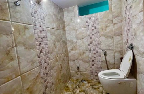 Varanasi Apartment | 100m from Ganges River & Ghat, 1-bedroom in Varanasi with AC, WiFi
