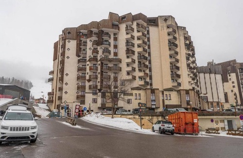 Les Orres Apartment | 100m from resort center, 5th floor, view ski slopes, balcony, tv, ski locker, 19m², Les Orres