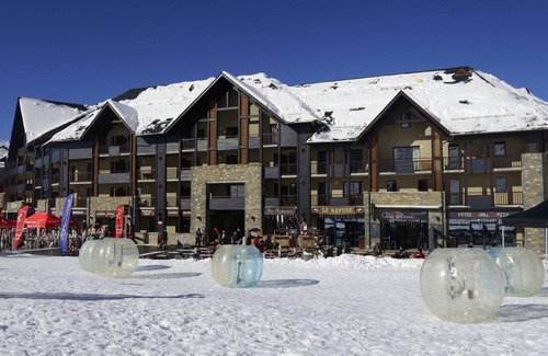 Peyragudes Apartment | 100m from ski slopes, 1st floor, parking, tv, ski locker, 49m², Peyragudes