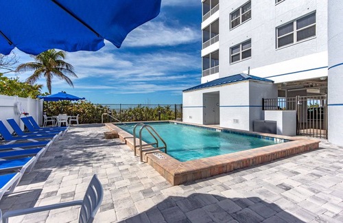 Fort Myers Beach Condo | 102 Beachfront Condo: Views, Heated Pool, Walk to Dwtn