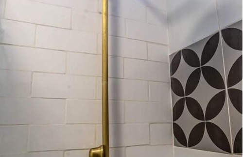 Urdesa Apartment | 104 - Prague Apts 5 pax Consulate USA *Parking*