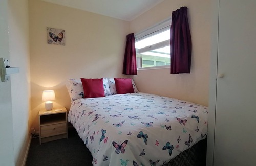 Cromer Ski Chalet | 107 Kings Chalet Park - a holiday chalet in Cromer