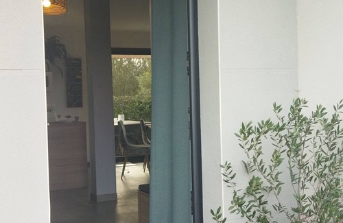 Leguevin House | 107 M2 family home with large living room