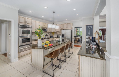 Cosby House | 10BR Estate/Dome Pool/Pickleball/Sauna/Theater/Arcade/Sleeps 33