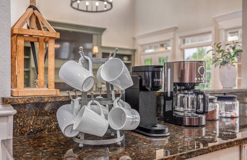 Cosby House | 10BR Estate/Dome Pool/Pickleball/Sauna/Theater/Arcade/Sleeps 33