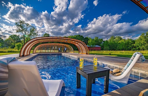 Cosby House | 10BR Estate/Dome Pool/Pickleball/Sauna/Theater/Arcade/Sleeps 33