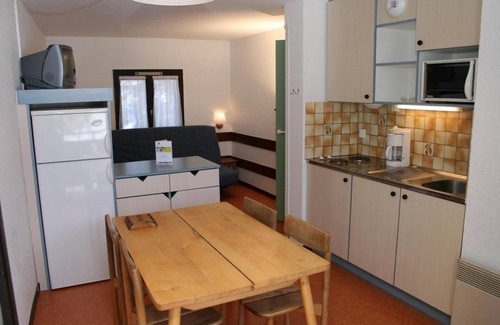 Saint-Leger-les-Melezes Apartment | 10m from ski slopes, swimming pool, sauna, hammam, parking, tv, ski locker, 25m²