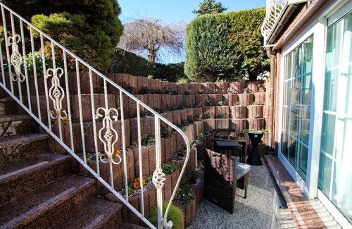Wiesbaden Apartment | 10min in Wiesbaden, 15min FRA , 25min in Frankfurt | Fully Equipped Apartment for remote Workers.