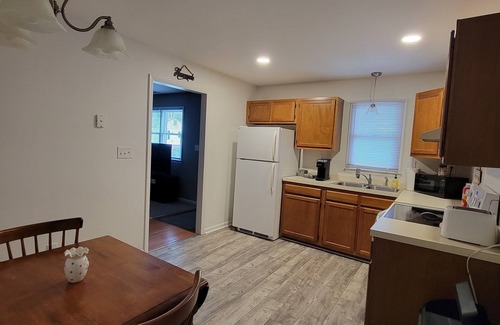 Princeton Apartment | 10min to Exit 9, I-77/3min to PCH/20min to 3 Universities/FastWiFi/FamPetFrndly!