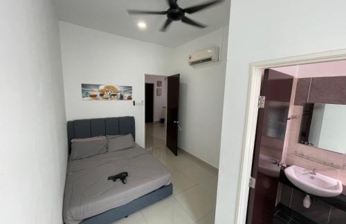 Taman Mount Austin House | 11 Austin 5mins to AICC Long Sing HeLiXuan Yi Jia PeiKin Restaurant Opposite HSI