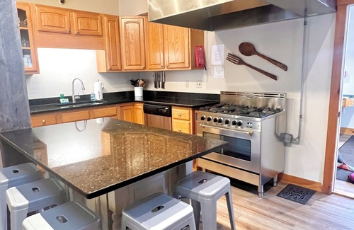 Ludlow Cabin | 11 BR, 7 Bth, 1/2 mile to Okemo, Hot Tub, on Ski Shuttle, King Bed, Walk to Town