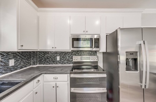 Petersburg House | 11 Mi to Fort Lee: 30-Acre Retreat w/Scenic Views