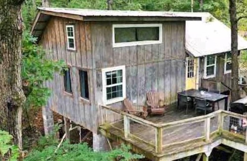 Pocahontas House | 11 Point River Front Cabin, 7 acres, hiking trails, with a private beach!