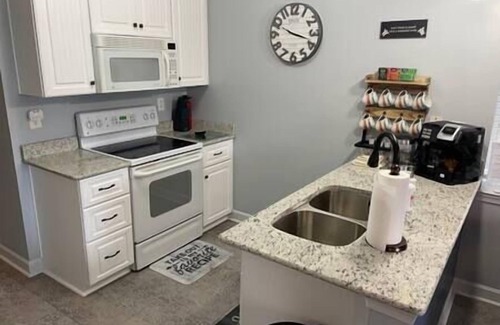 Smith Mountain Lake Apartment | #110 Pointe - 1 Bedroom Lakefront Condo at Mariners SML