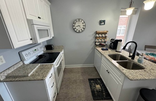 Smith Mountain Lake Apartment | #110 Pointe - 1 Bedroom Lakefront Condo at Mariners SML