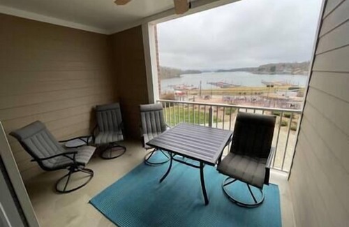Smith Mountain Lake Apartment | #110 Pointe - 1 Bedroom Lakefront Condo at Mariners SML