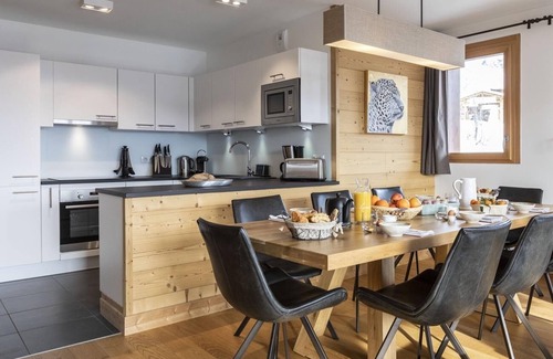 Les Eucherts Apartment | 110m² apartment, full services 4 *, 3 bedrooms, 3 bathrooms/d, south balcony and 2 parking spaces