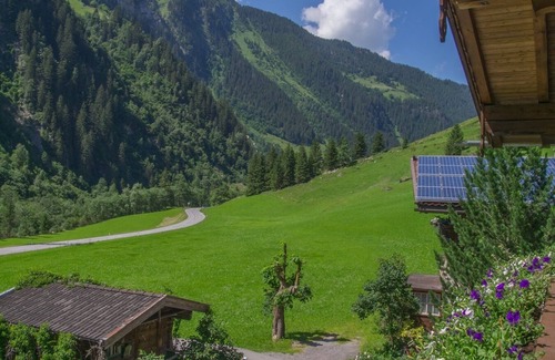 Mayrhofen Apartment | 110m² vacation apartment in a quiet location in the wild and romantic Zillertal valley