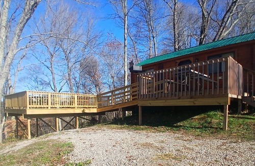 Logan Cabin | 115) Quail Log Cabin. Close to Hocking Hills State Park and more!