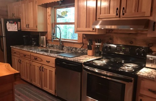 Oneida Cabin | 1159 Wilderness Trail Oneida Tn on 5 acres. Family Gatherings& Hikers Paradise
