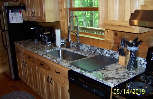 Oneida Cabin | 1159 Wilderness Trail Oneida Tn on 5 acres. Family Gatherings& Hikers Paradise