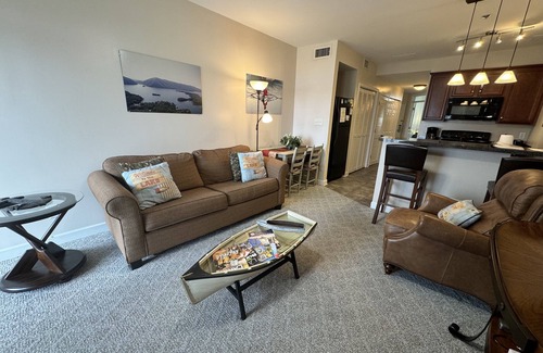 Smith Mountain Lake Apartment | #116 Pointe - 1 Bedroom Lakefront Condo at Mariners SML