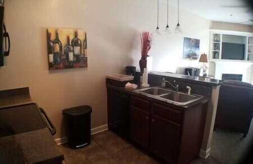 Smith Mountain Lake Apartment | #116 Pointe - 1 Bedroom Lakefront Condo at Mariners SML