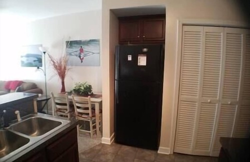 Smith Mountain Lake Apartment | #116 Pointe - 1 Bedroom Lakefront Condo at Mariners SML