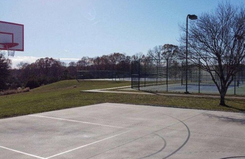 Smith Mountain Lake Apartment | #118 Pointe - 1 Bedroom Lakefront Condo at Mariners SML