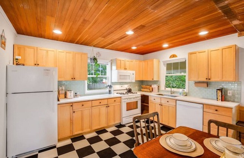 Fall City Apartment | 118 - The Willow Tree Bungalow