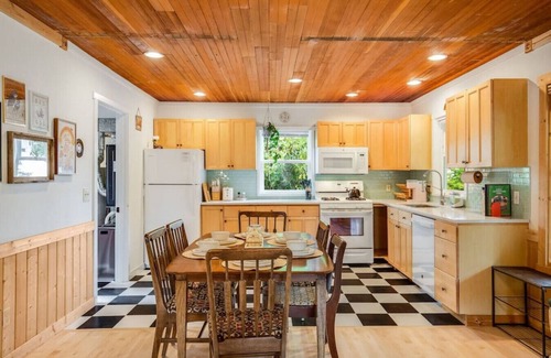 Fall City Apartment | 118 - The Willow Tree Bungalow