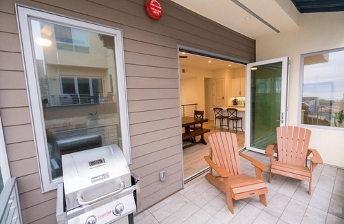 Imperial Beach House | 119 Elm Ave · San Diego Beachfront House 60s to sand, surf, pier