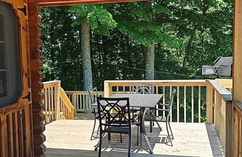 Logan Cabin | 119) Uguisu Log Cabin. Close to Hocking Hills State Park and more!